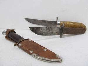 lot 16 image: 3 Quality Vintage Hunting Knives
