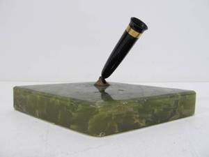 lot 29 image: Vintage SHEAFFER Pen Holder on Green Marble Base
