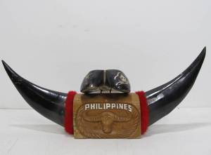 lot 68 image: Vintage Buffalo Horn Wall Display Mount