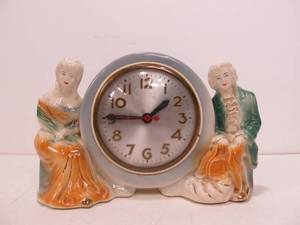 lot 78 image: Vintage 1940s Era Figural Ceramic Desk Clock 