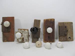 lot 81 image: Group of Antique Door Hardware & Complete Knob Sets 