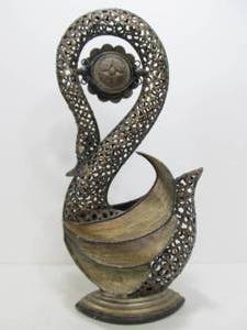 lot 95 image: Large Pierced Metal Swan Statue wclock
