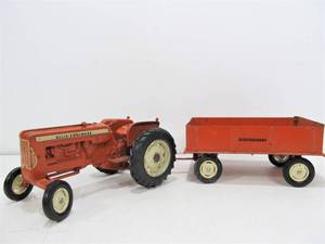 lot 108 image: Nice Vintage 1960s Ertl ALLIS-CHALMERS Diecast Tractor wTrailer
