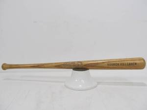 lot 109 image: Nice Vintage HARMON KILLEBREW MN Twins Souvenir Mini Bat