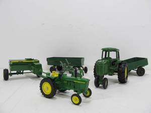 lot 111 image: Lot of Assorted JOHN DEERE Diecast Metal Farm Toys