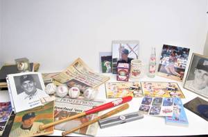lot 129 image: Large Lot of Assorted MN TWINS Memorabilia
