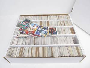 lot 134 image: Approx 5000 Assorted MN Sports Cards