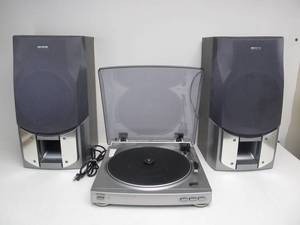 lot 135 image: Working AIWA Turntable & Speaker System