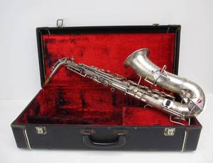 lot 137 image: Nice Old Vintage 1920s BUESCHER True-Tone Low Pitch Silver Plated Saxophone