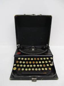 lot 152 image: Nice Antique REMINGTON Portable Typewriter wCase