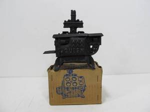 lot 165 image: Vintage Cast Iron Toy Stove in Original Box