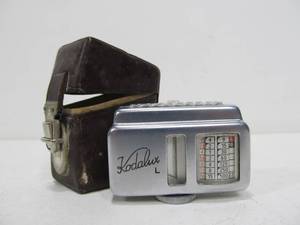lot 166 image: Vintage KODALUX Dual Range Photography Light Meter