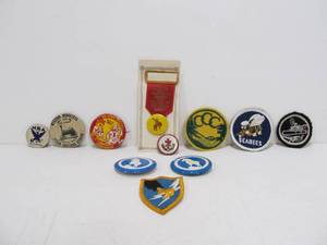 lot 167 image: Group of Vintage PinbacksButtons & Military Patches