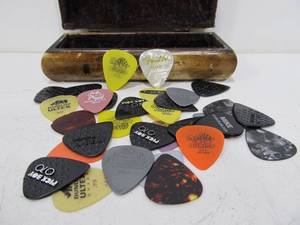 lot 183 image: Hand Made Camel Bone Trinket Box wGuitar Picks