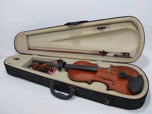 lot 190 image: CECELIA Violin wCase & Bow