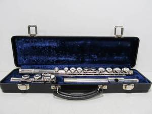 lot 216 image: Vintage ARTLEY Flute wCase