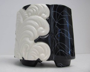 lot 191 image: Nice Vintage Mid Century Art Pottery TV Lamp Planter