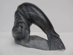 lot 192 image: Vintage Inuit Carved Stone Seal Scultpure