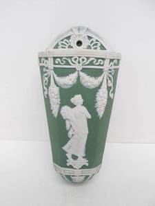 lot 193 image: Vintage WEDGWOOD Mint Green Wall Pocket Vase