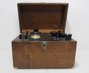lot 253 image: Old Vintage Leeds & Northrup Potentiometer w Wood Case