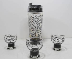 lot 261 image: Vintage Mid Century Cocktail Shaker Barware Set