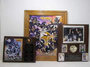 lot 281 image: MN Vikings Framed PrintPoster & Wall Plaques