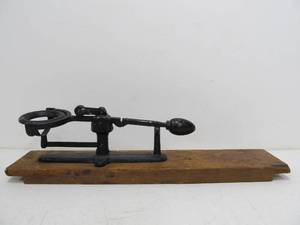 lot 283 image: Antique Primitive RELIABLE Egg Scale