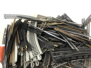 lot 8 image: LARGE Collection of HO Train Cars & Engines