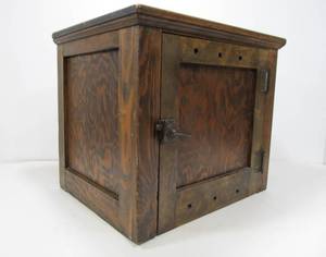 lot 303 image: Antique Oak Single Door Tin-Lined Ice Chest 