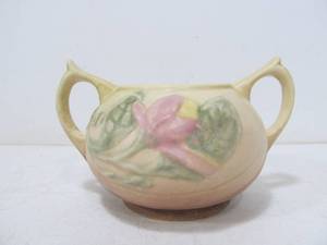 lot 313 image: Vintage HULL Art Pottery Magnolia Sugar Bowl