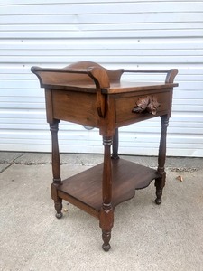 lot 323 image: Antique Victorian Commode