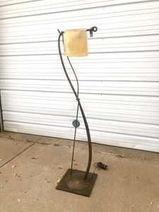 lot 325 image: Very Nice Brass Sculptural Floor Lamp wArt Glass Shade