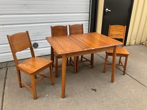 lot 332 image: Nice Vintage Solid Oak Kitchen Dining Table wChairs