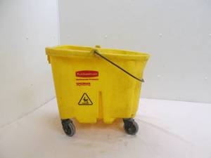 Rubbermaid mop bucket