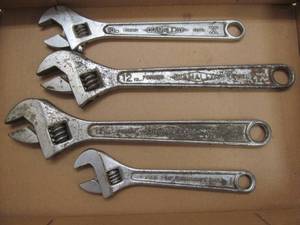 Diamond adjustable wrench