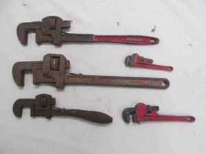 pipe wrench
