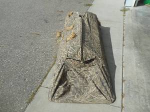 lot 3 image: Lay-Out Hunting Blind