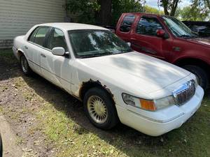 lot 16 image: 2000 Mercury Grand Marquis LS