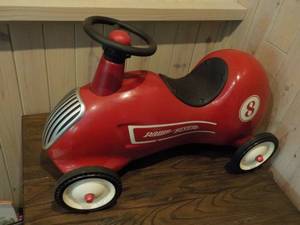 lot 522 image: Metal Radio Flyer Metal Toy Car Se...