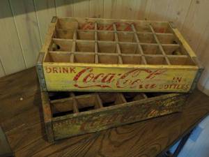 lot 542 image: Pepsi & 7-UP Vintage Wood Crates...