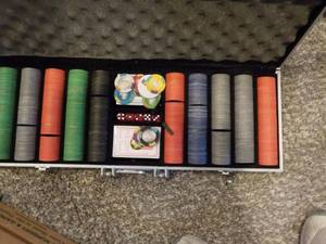 lot 562 image: Poker Chip Set In Case See Photos...