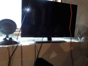 lot 697 image: Insignia TV, Antenna & TV Mount...