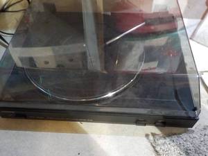 lot 714 image: Fisher Turntable MT420 Belt Drive ...