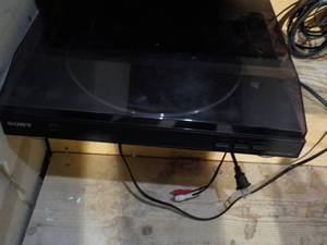 lot 715 image: Sony Turntable See Photos...
