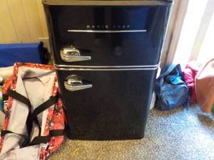 lot 572 image: Magic Chef Refrigerator...