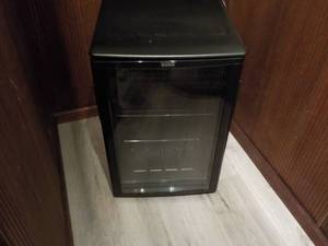 lot 579 image: Kenmore Wine Fridge ...