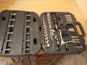 lot 585 image: Husky 92 PC. Drive Mechanics Tool S...
