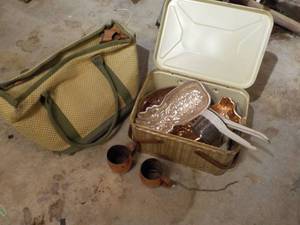 lot 598 image: Metal Container & Travel Bag...
