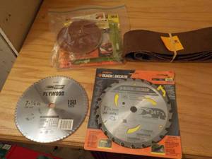 lot 603 image: New Saw Blades & Sandpaper...