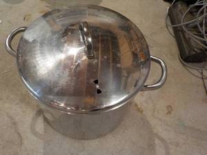 lot 620 image: Stock Pot With Lid...